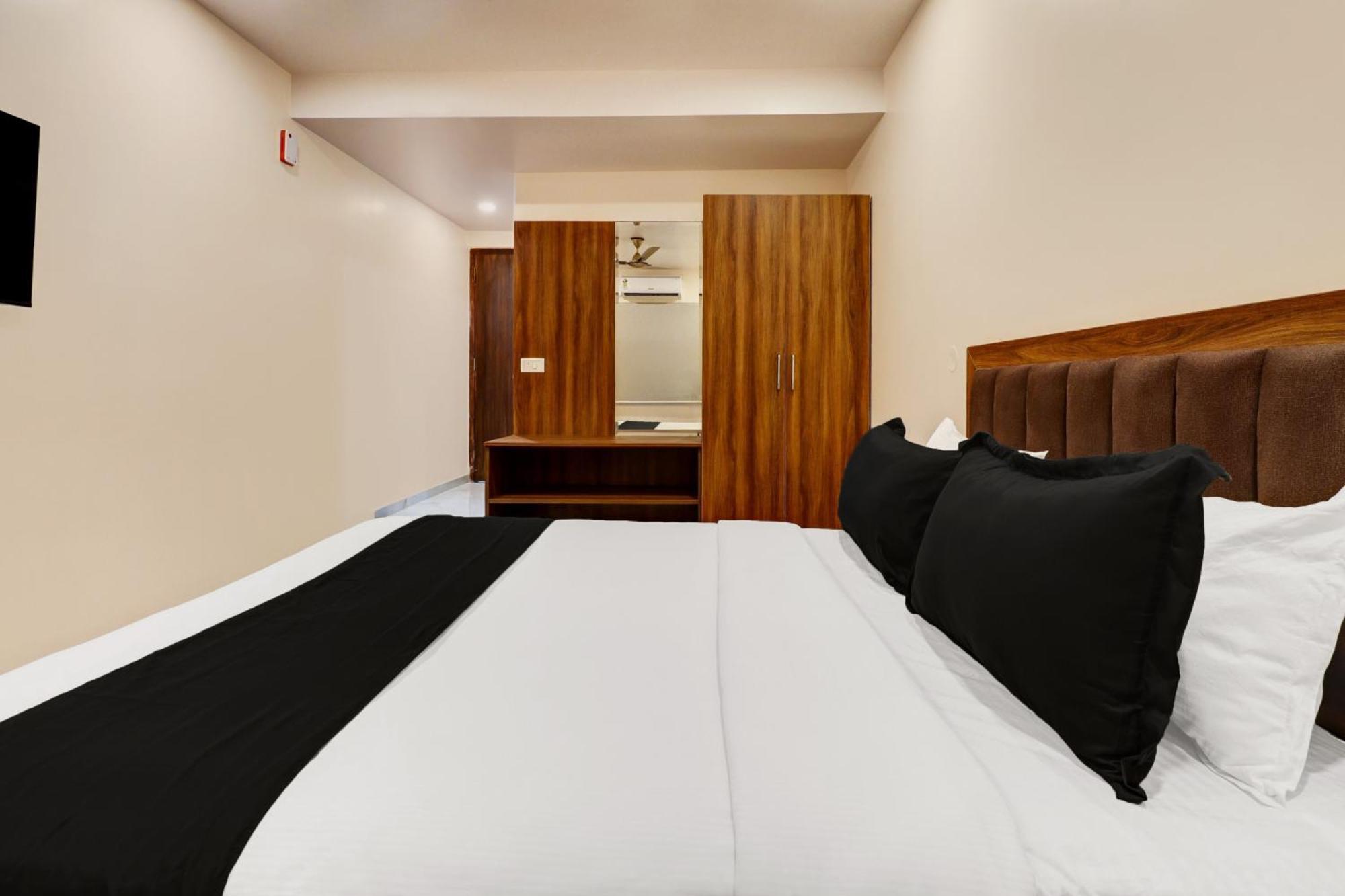 Super Townhouse Arekere Near Mithai Mahal 班加罗尔 外观 照片